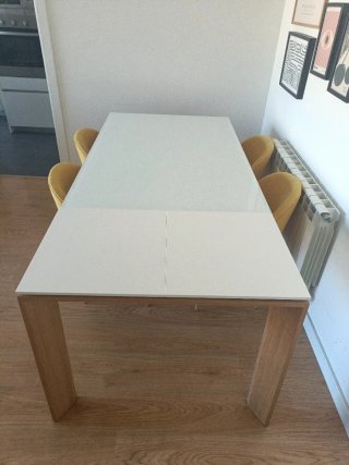 Mesa Comedor Cristal templado y Madera de roble.