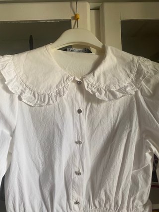 Camisa blanca con babero