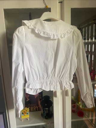 Camisa blanca con babero