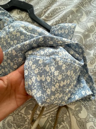 Top floral con volantes