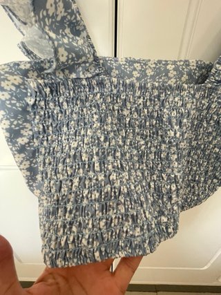 Top floral con volantes
