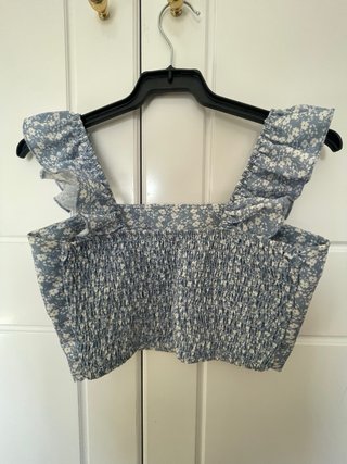 Top floral con volantes