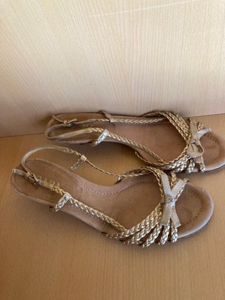 Sandalias Prada Tacón Bajo Dorado Beige