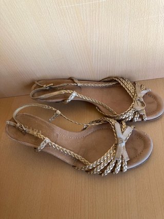 Sandalias Prada Tacón Bajo Dorado Beige