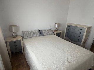 Cómoda y mesillas dormitorio blanco