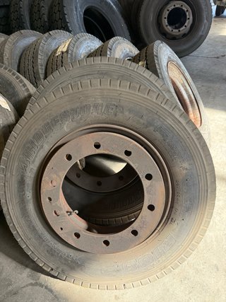 Rueda Bridgestone 215/75 R17.5 Gondola