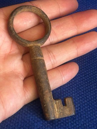 Antigua llave de hierro forjado