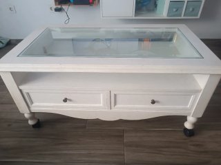 Mesa centro cristal cajones y ruedas
