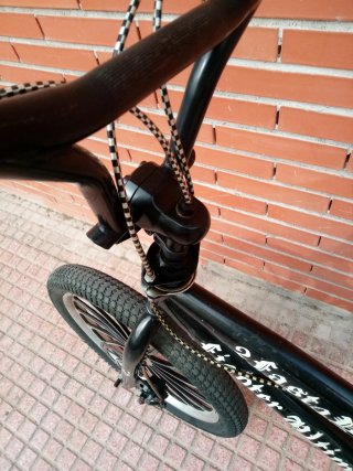 Bicicleta BMX Freestyle Giro Infinito
