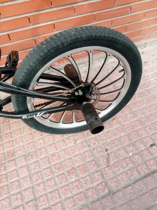 Bicicleta BMX Freestyle Giro Infinito