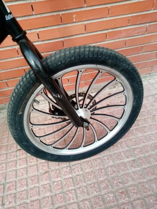 Bicicleta BMX Freestyle Giro Infinito