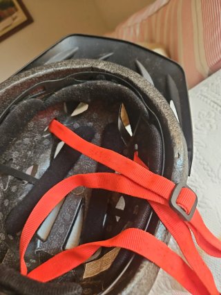 Casco de bicicleta negro