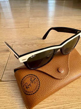 Gafas de Sol Ray-Ban Wayfarer Negras y Blancas