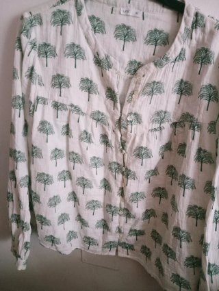 Camisa Uniq verde estampado árboles XL