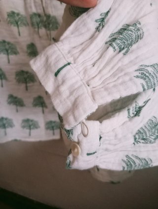 Camisa Uniq verde estampado árboles XL