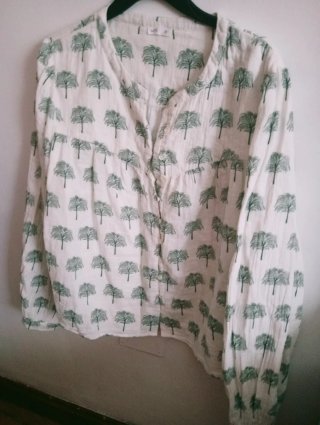 Camisa Uniq verde estampado árboles XL