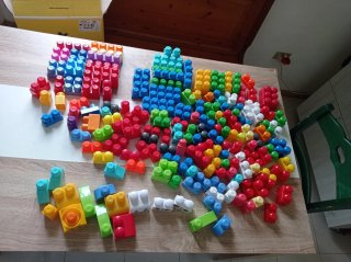 190 mattoncini Mega Bloks colorati