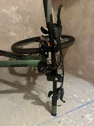 Bicicleta Montaña Verde y otra naranja con Accesor