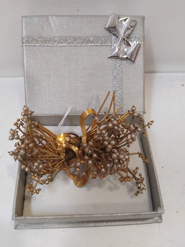 Tocado vintage dorado y plateado