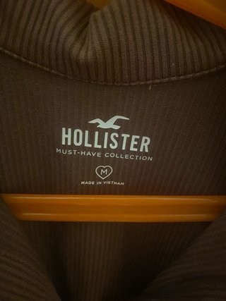 Camiseta Hollister sin mangas marrón