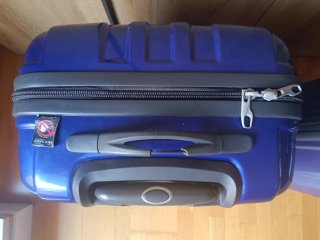 2 Maletas Delsey Azul y Morado