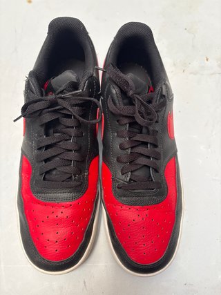 Nike Air Force 1 Negras y Rojas