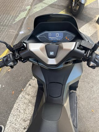 Honda PCX 125 Gris