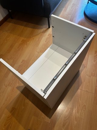 Mueble bajo lavabo blanco con puerta