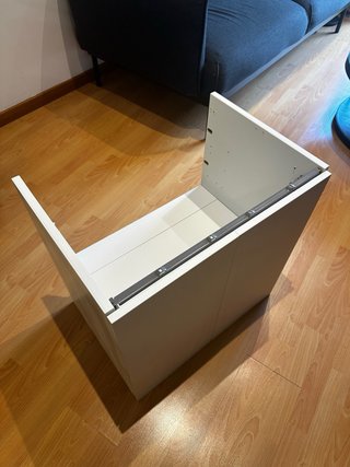 Mueble bajo lavabo blanco con puerta