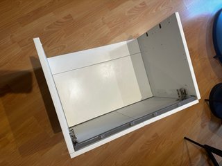 Mueble bajo lavabo blanco con puerta