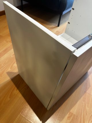 Mueble bajo lavabo blanco con puerta