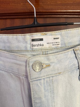 Pantalón vaquero Bershka customizado