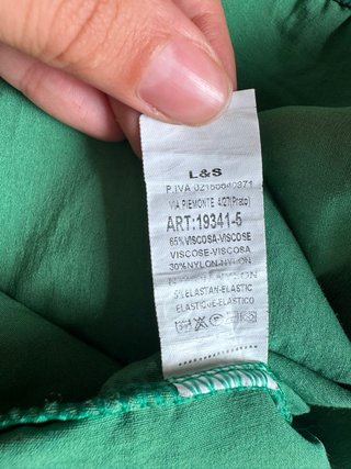 Vestido Mini Verde con Aberturas y Espalda Descubi