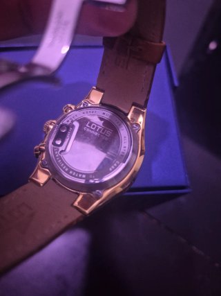 Reloj Lotus Connected Híbrido Dorado