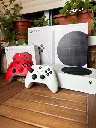 Xbox Series S + 2 mandos originales