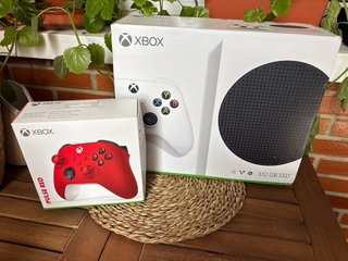 Xbox Series S + 2 mandos originales
