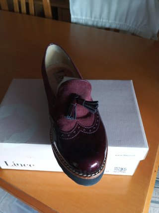 Zapatos charol y ante mujer