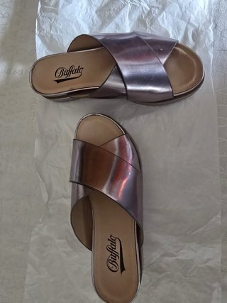 Sandalias Buffalo plateadas