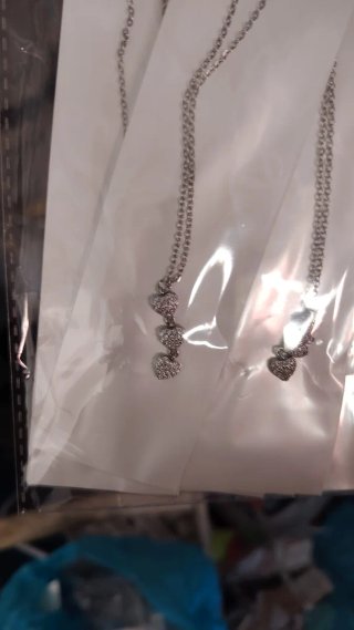 Set 100 gioielli: bracciali, anelli, orecchini
