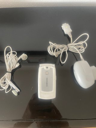 Samsung X540 Telemóvel com Acessórios