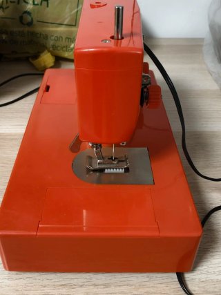 Máquina de coser eléctrica JOAL Piccola