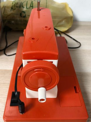 Máquina de coser eléctrica JOAL Piccola
