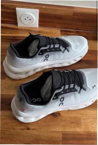 On Cloudmonster Negro Blanco EU37