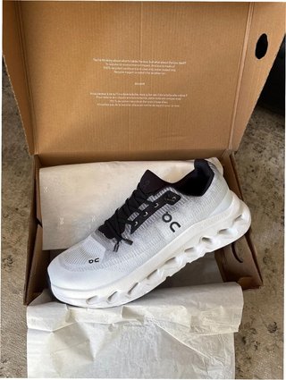On Cloudmonster Talla 44 Negro Blanco