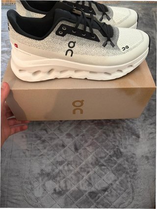 On Running Cloudmonster EU43 Negro Blanco