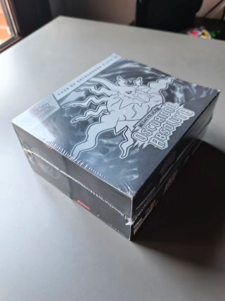 Caja Entrenador Élite Pokémon Oscuridad Absoluta