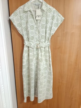 Vestido Zara verde bordado talla L