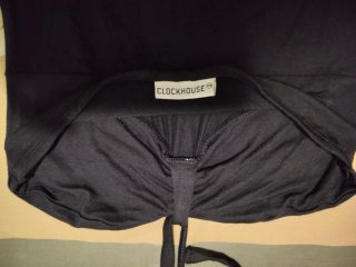 Camiseta negra sin mangas con tiras