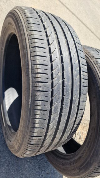 Neumáticos 215/50/18