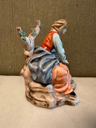 Figura cerámica Capodimonte mujer fuente